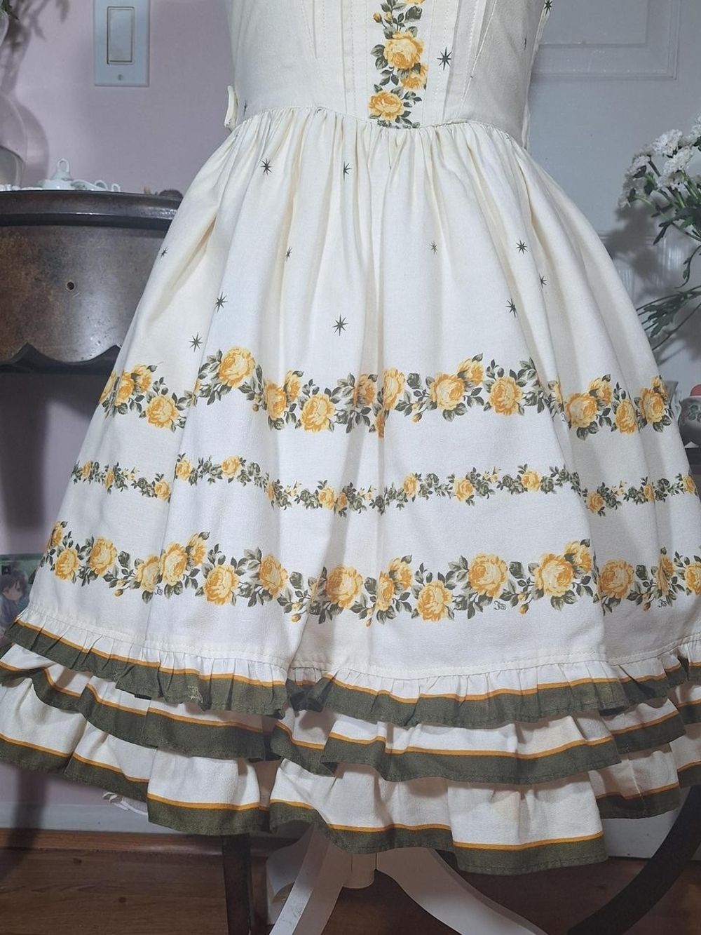 🎀 Innocent World Ivory & Yellow Rose Floral JSK 🌹✨ Sweetheart Classical Lolita - Picture 3 of 8